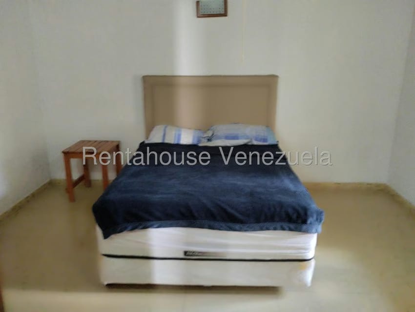 Casa (Duplex) en Venta en Prados del Este, Distrito Metropolitano - 35