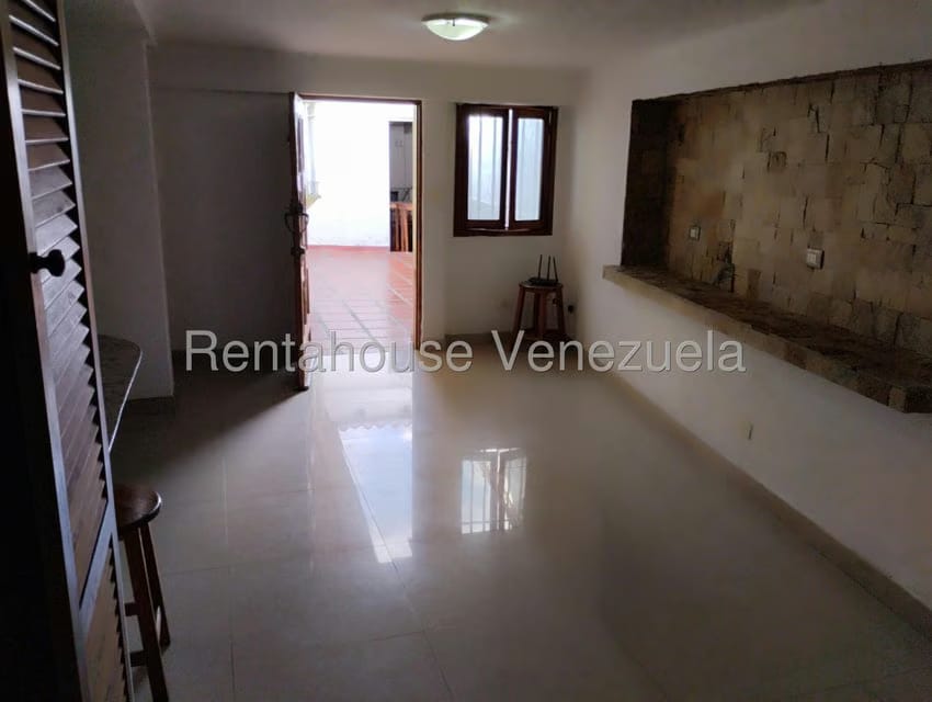 Casa (Duplex) en Venta en Prados del Este, Distrito Metropolitano - 41