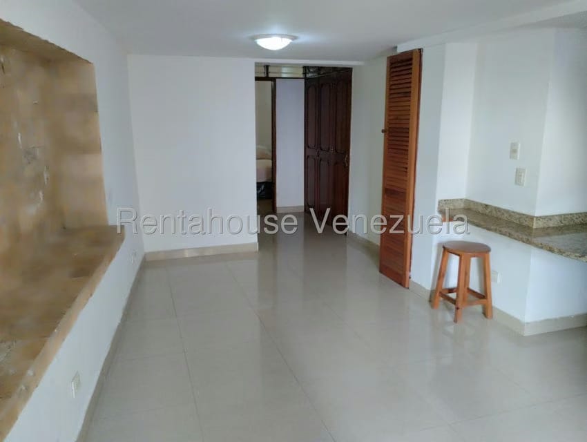 Casa (Duplex) en Venta en Prados del Este, Distrito Metropolitano - 43