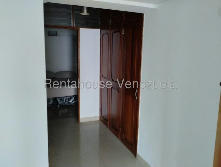 Casa (Duplex) en Venta en Prados del Este, Distrito Metropolitano - 45