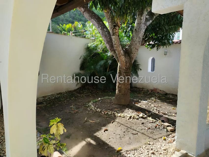 Casa (Duplex) en Venta en Prados del Este, Distrito Metropolitano - 46