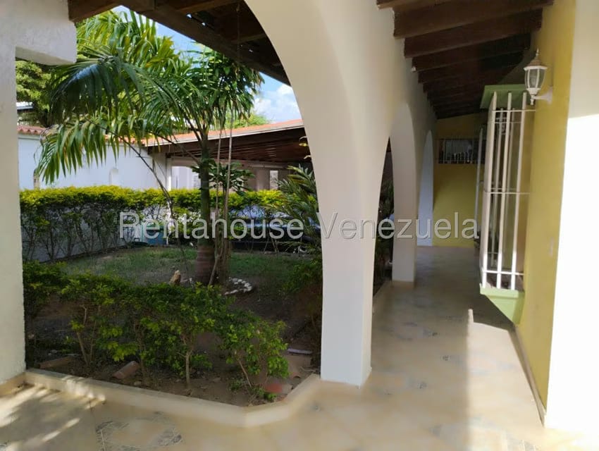 Casa (Duplex) en Venta en Prados del Este, Distrito Metropolitano - 47