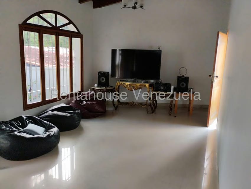 Casa (Duplex) en Venta en Prados del Este, Distrito Metropolitano - 6