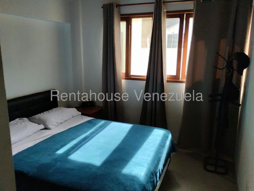 Casa (Duplex) en Venta en Prados del Este, Distrito Metropolitano - 9