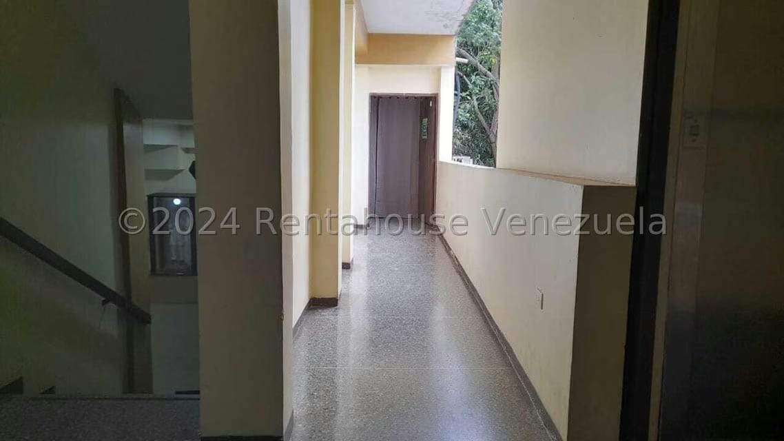 Comercial (Consultorio Medico) en Venta en Zona Oeste, Lara - 2