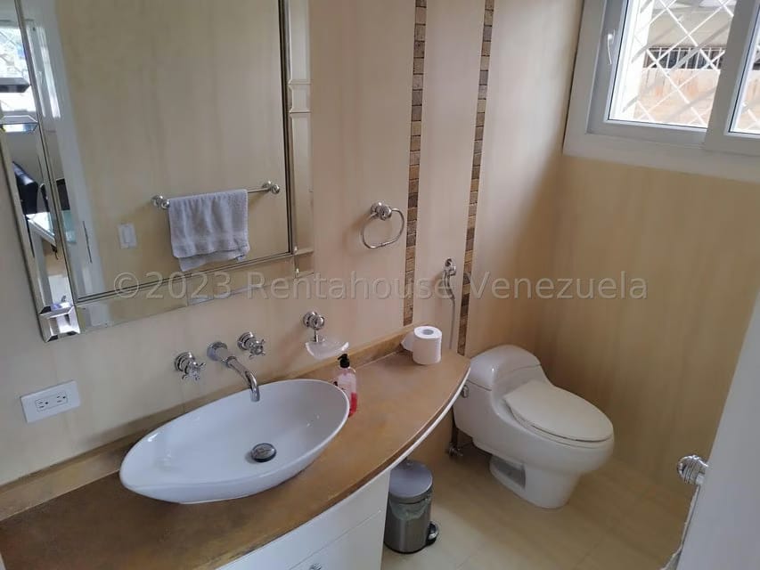 Casa (Duplex) en Venta en Prados del Este, Distrito Metropolitano - 19