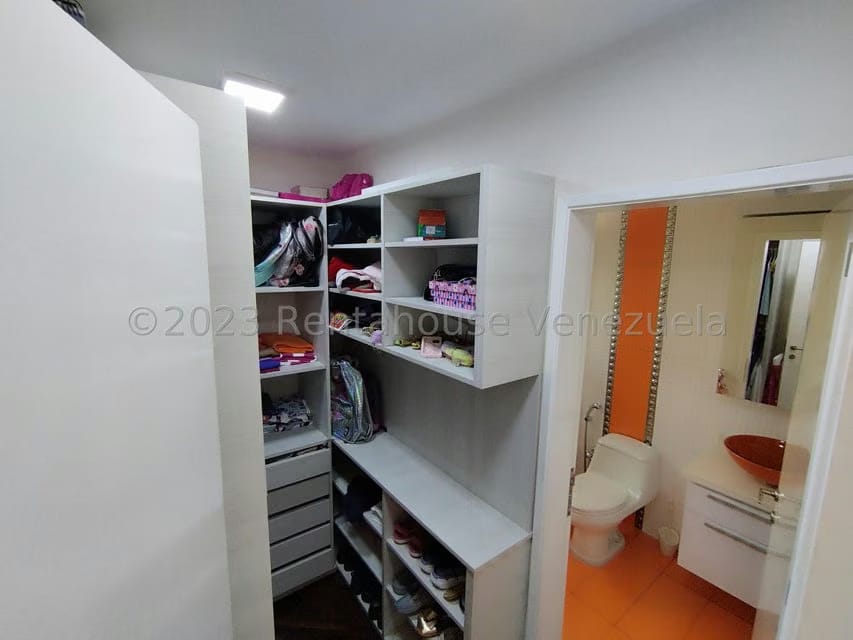 Casa (Duplex) en Venta en Prados del Este, Distrito Metropolitano - 28