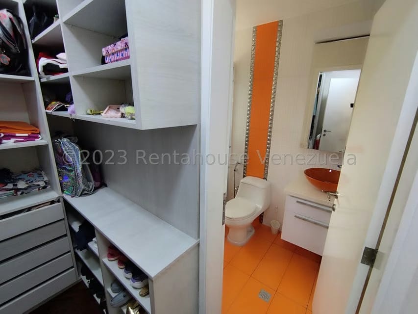 Casa (Duplex) en Venta en Prados del Este, Distrito Metropolitano - 29