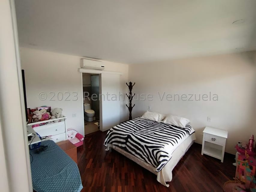 Casa (Duplex) en Venta en Prados del Este, Distrito Metropolitano - 31
