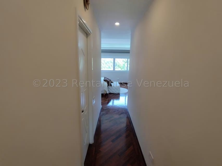 Casa (Duplex) en Venta en Prados del Este, Distrito Metropolitano - 35