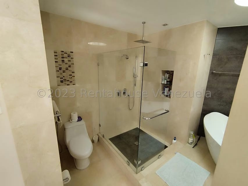Casa (Duplex) en Venta en Prados del Este, Distrito Metropolitano - 40