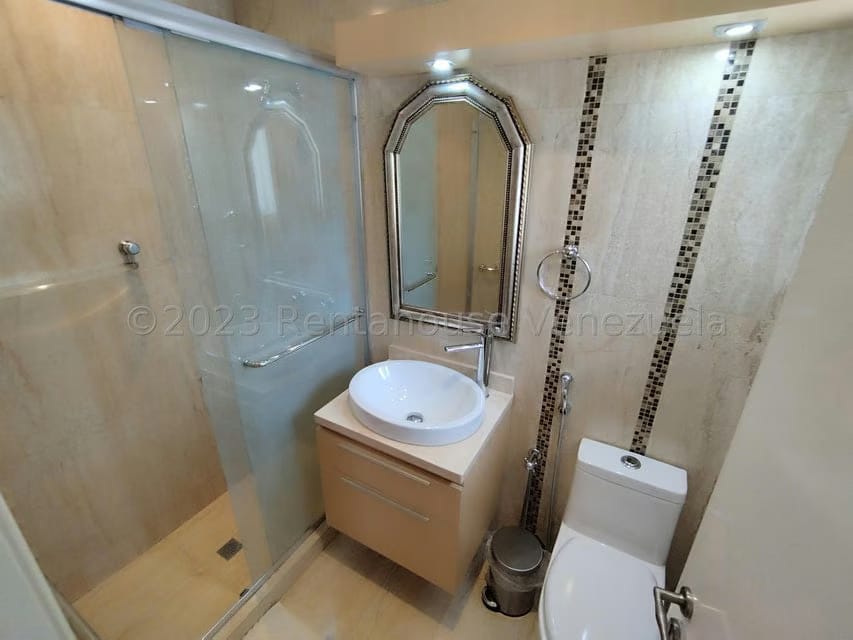 Casa (Duplex) en Venta en Prados del Este, Distrito Metropolitano - 42
