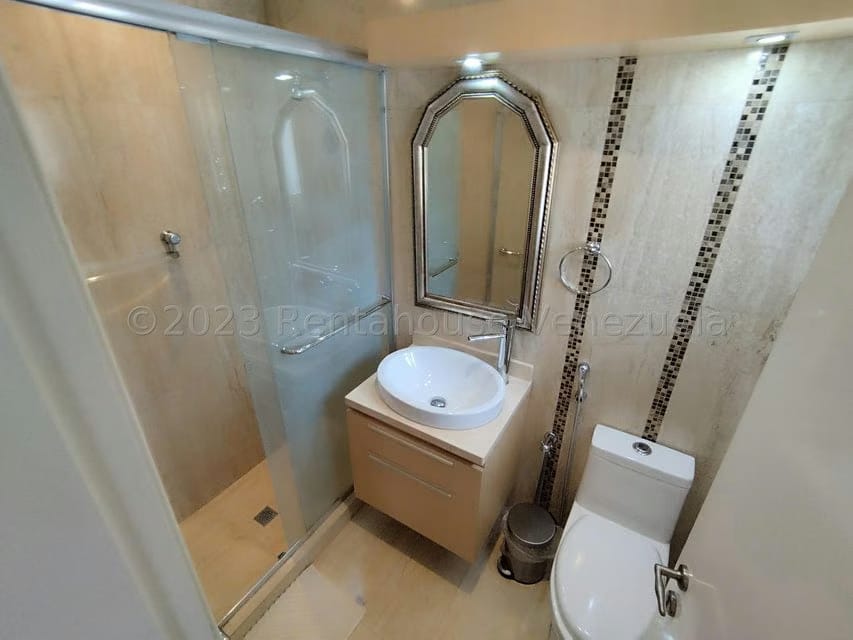 Casa (Duplex) en Venta en Prados del Este, Distrito Metropolitano - 43