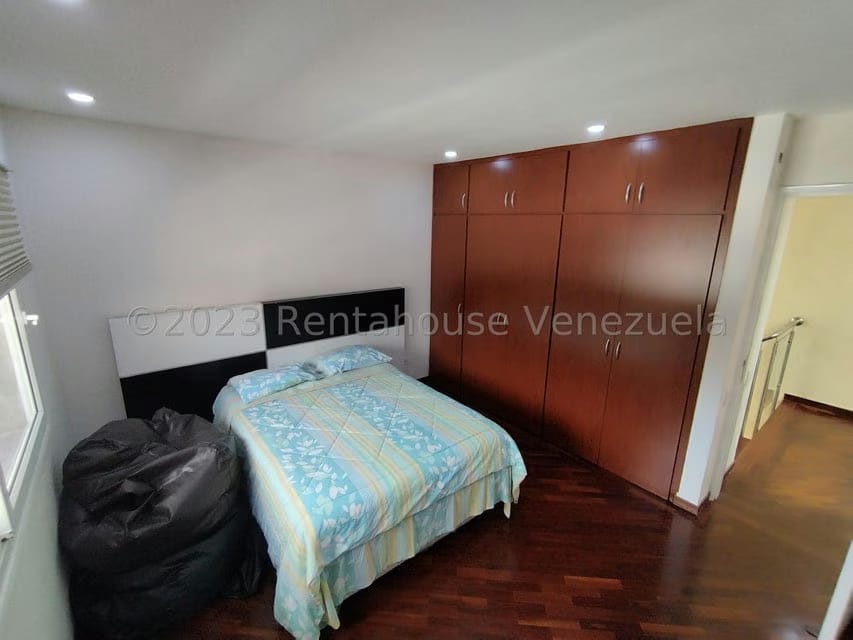 Casa (Duplex) en Venta en Prados del Este, Distrito Metropolitano - 44