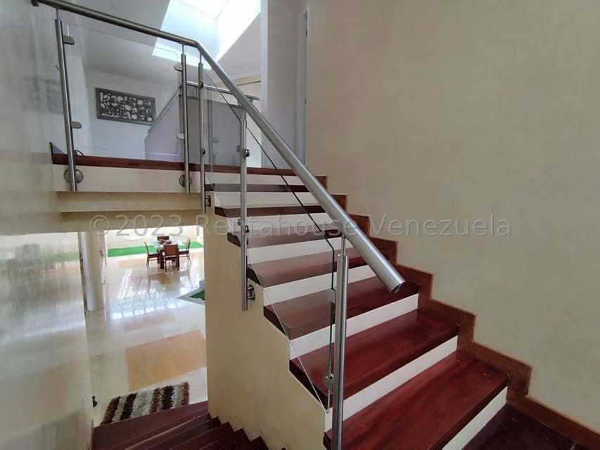 Casa (Duplex) en Venta en Prados del Este, Distrito Metropolitano - 47