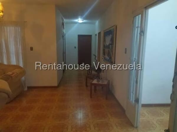 Casa (Multipes Niveles) en Venta en La Rosaleda, Miranda - 24