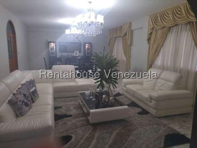 Casa (Multipes Niveles) en Venta en La Rosaleda, Miranda - 5