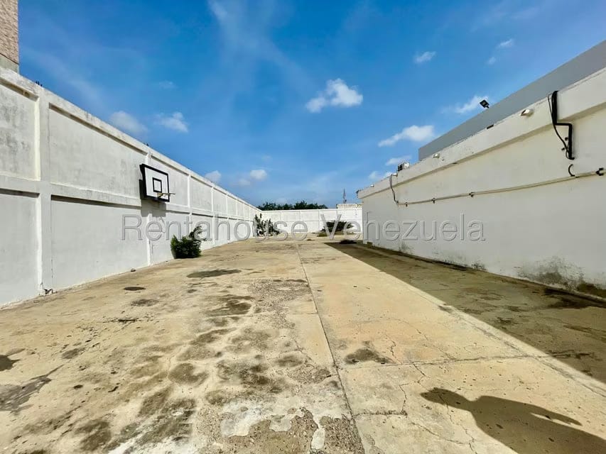 Comercial (Local Comercial) en Venta en Punto Fijo, Falcon - 36