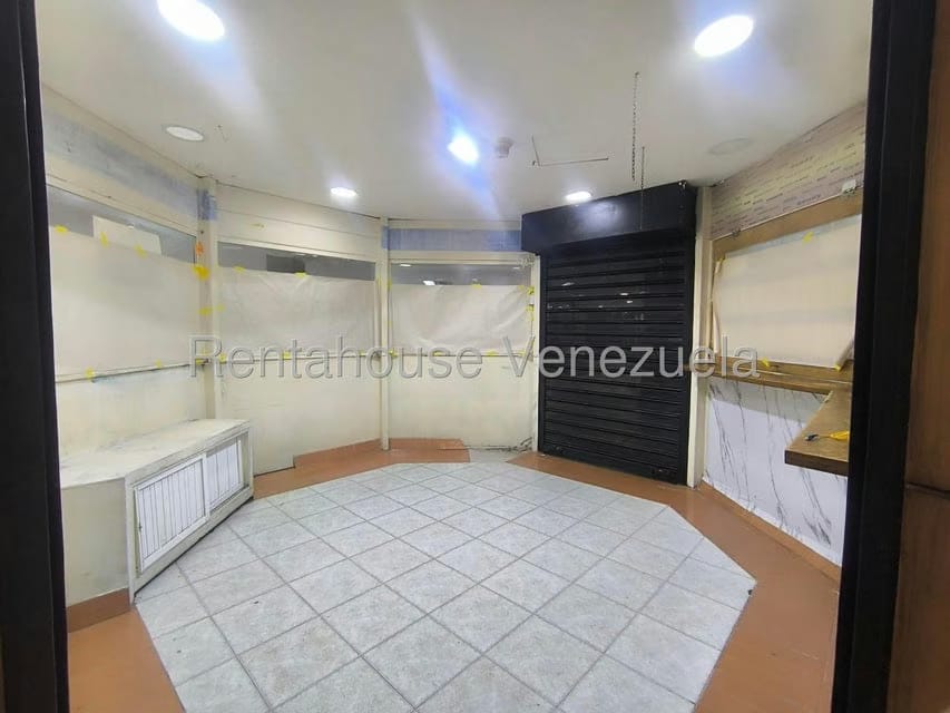 Comercial (Local Comercial) en Venta en Avenida El Milagro, Zulia - 3