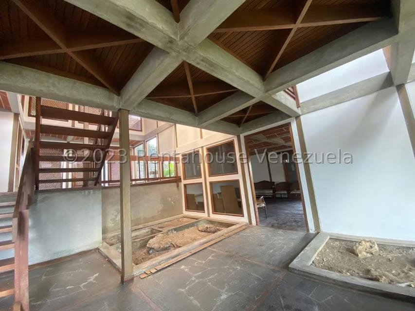 Casa (Multipes Niveles) en Venta en Prados del Este, Distrito Metropolitano - 11