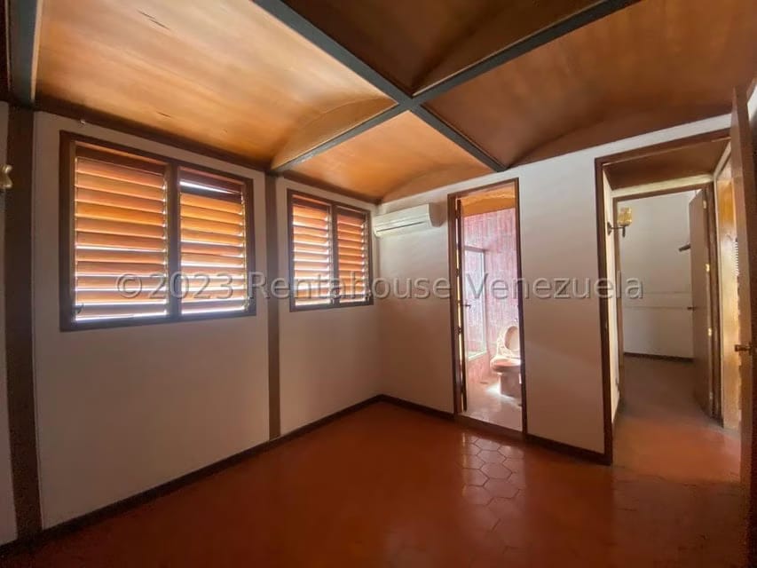 Casa (Multipes Niveles) en Venta en Prados del Este, Distrito Metropolitano - 34