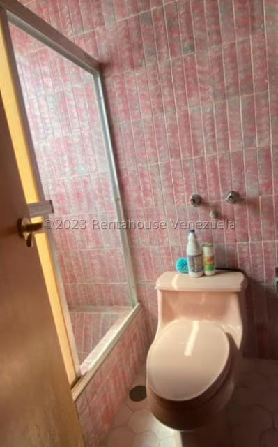 Casa (Multipes Niveles) en Venta en Prados del Este, Distrito Metropolitano - 35