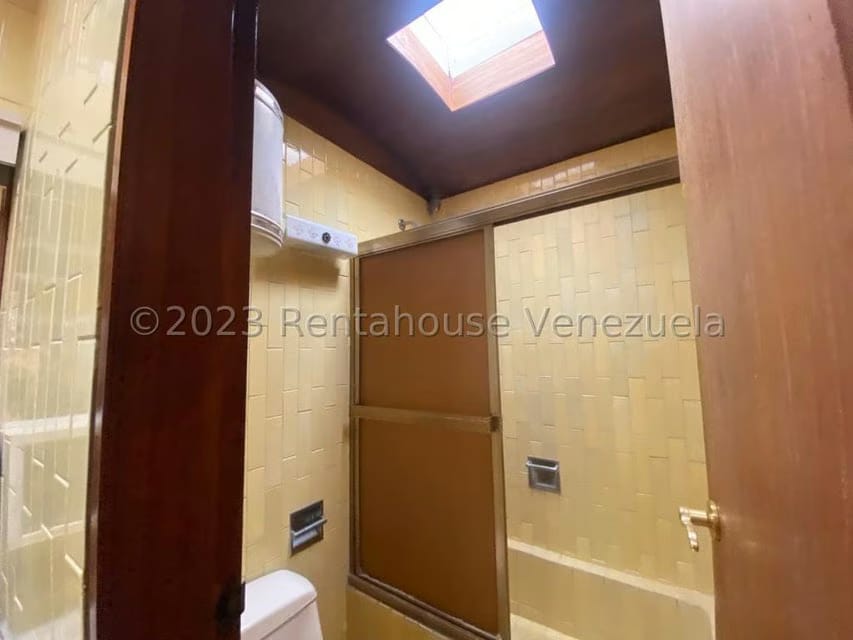 Casa (Multipes Niveles) en Venta en Prados del Este, Distrito Metropolitano - 42