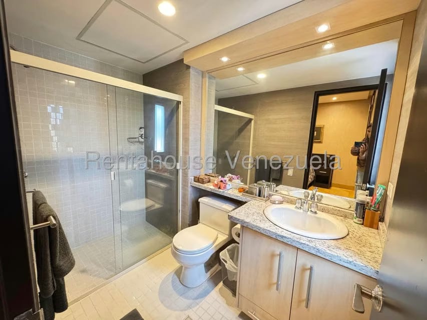 Apartamento (Duplex) en Venta en Colinas de Bello Monte, Distrito Metropolitano - 11