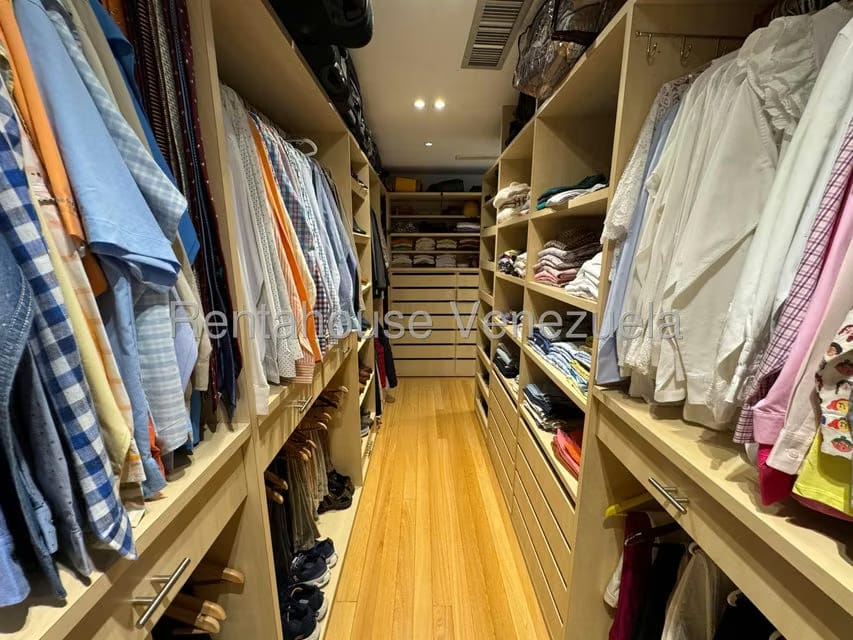 Apartamento (Duplex) en Venta en Colinas de Bello Monte, Distrito Metropolitano - 19