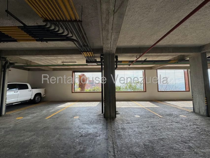 Apartamento (Duplex) en Venta en Colinas de Bello Monte, Distrito Metropolitano - 33