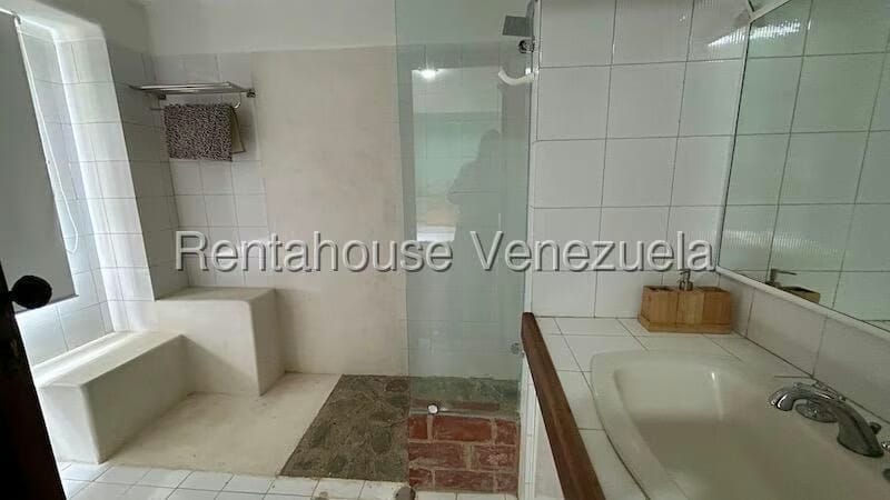 Casa (1 Nivel) en Venta en Oripoto, Distrito Metropolitano - 11