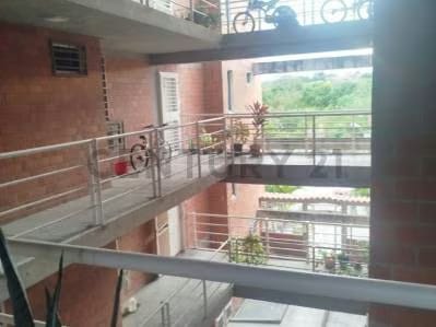 Apartamento en Venta Ubicado en Valle Arriba - Guatire - 3