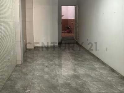 excelente local con ubicación estratégica comercial en Porlamar - 2