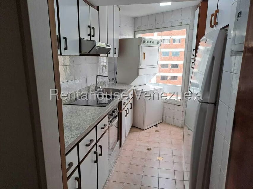 Apartamento (1 Nivel) en Alquiler en Los Palos Grandes, Distrito Metropolitano - 16