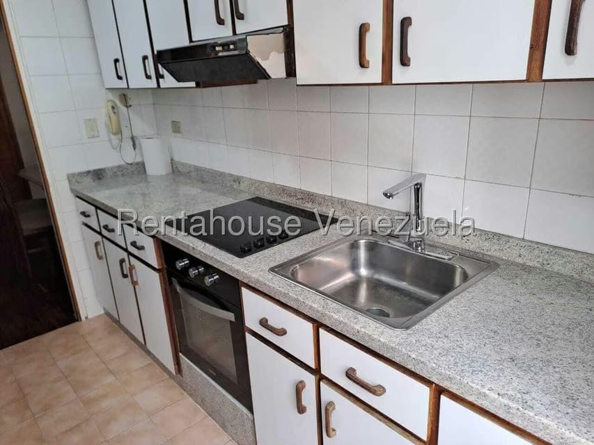 Apartamento (1 Nivel) en Alquiler en Los Palos Grandes, Distrito Metropolitano - 17