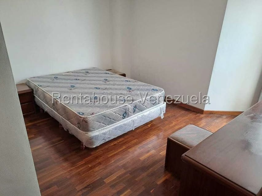 Apartamento (1 Nivel) en Alquiler en Los Palos Grandes, Distrito Metropolitano - 25
