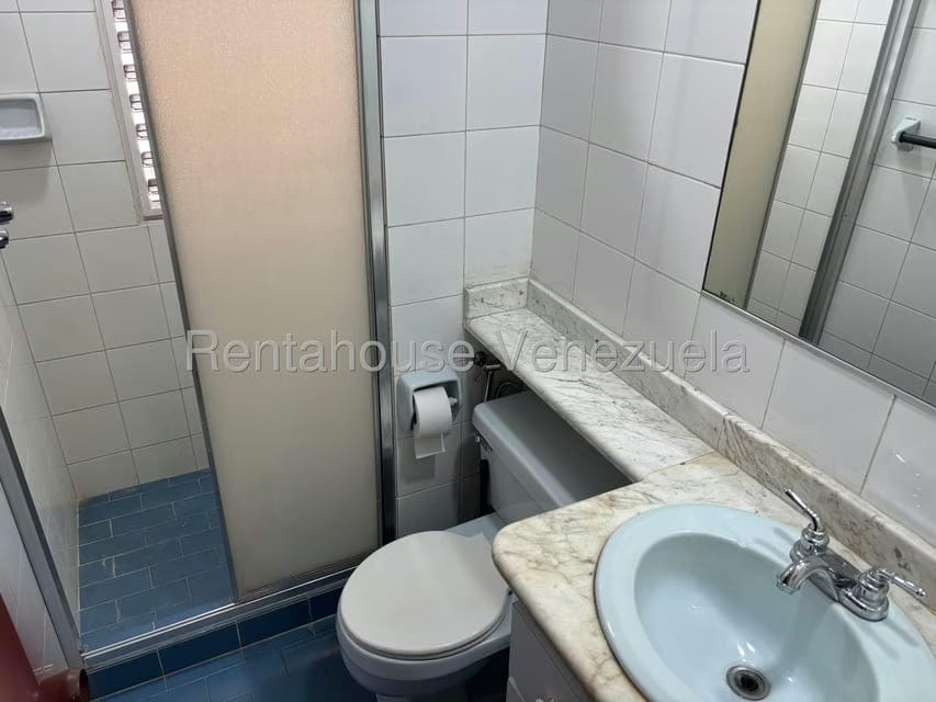 Apartamento (1 Nivel) en Alquiler en Los Palos Grandes, Distrito Metropolitano - 26