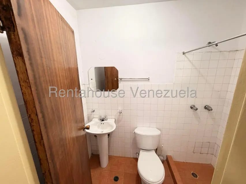 Apartamento (1 Nivel) en Alquiler en Zona Oeste, Lara - 14