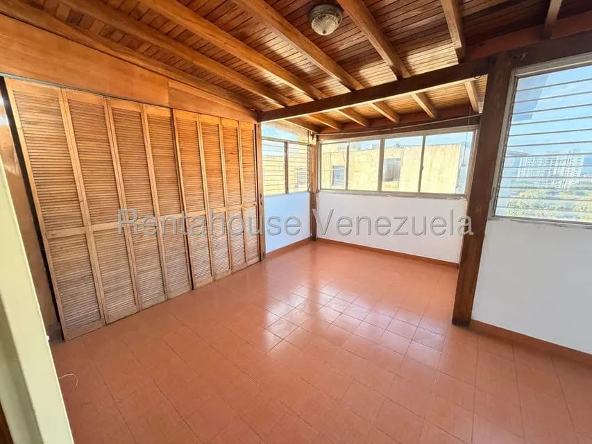 Apartamento (1 Nivel) en Alquiler en Zona Oeste, Lara - 23