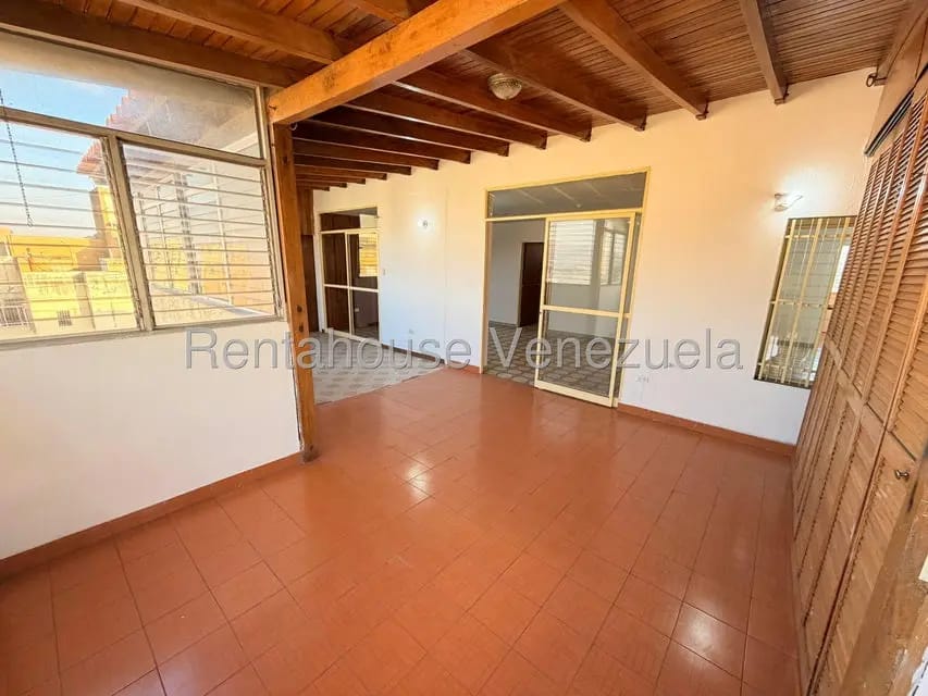 Apartamento (1 Nivel) en Alquiler en Zona Oeste, Lara - 24