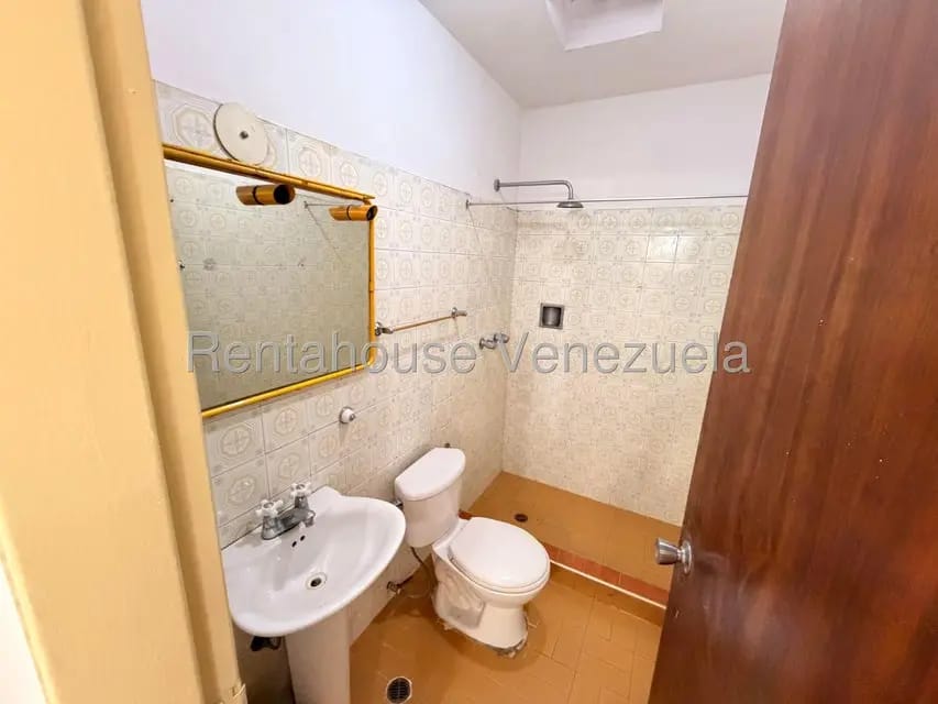 Apartamento (1 Nivel) en Alquiler en Zona Oeste, Lara - 28