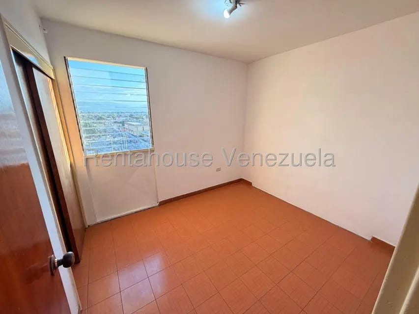 Apartamento (1 Nivel) en Alquiler en Zona Oeste, Lara - 32