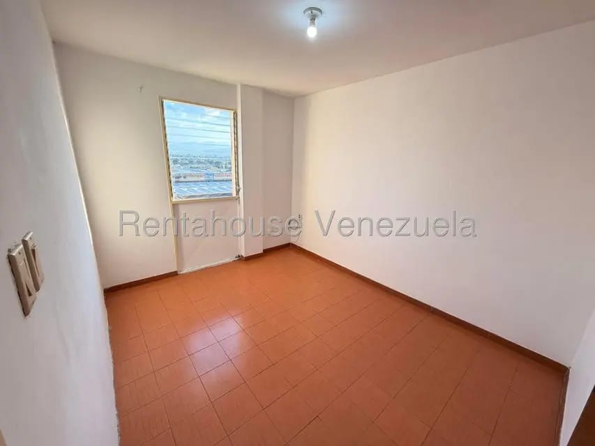 Apartamento (1 Nivel) en Alquiler en Zona Oeste, Lara - 36