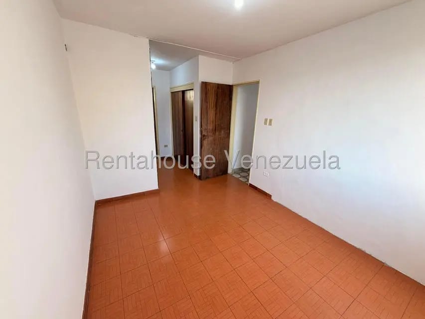 Apartamento (1 Nivel) en Alquiler en Zona Oeste, Lara - 37