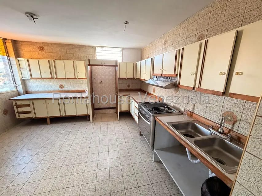 Apartamento (1 Nivel) en Alquiler en Zona Oeste, Lara - 10