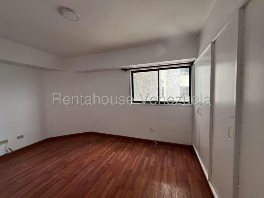 Apartamento (1 Nivel) en Venta en Lomas de Prados del Este, Distrito Metropolitano - 28