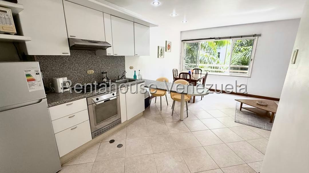 Apartamento (1 Nivel) en Alquiler en El Rosal, Distrito Metropolitano - 2