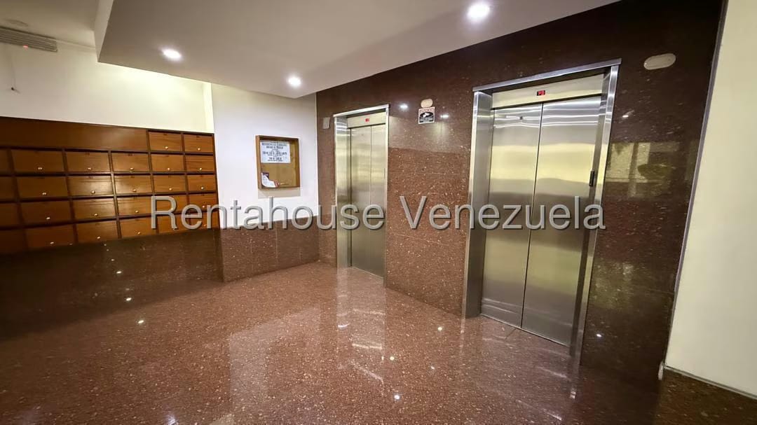 Apartamento (1 Nivel) en Alquiler en El Rosal, Distrito Metropolitano - 12