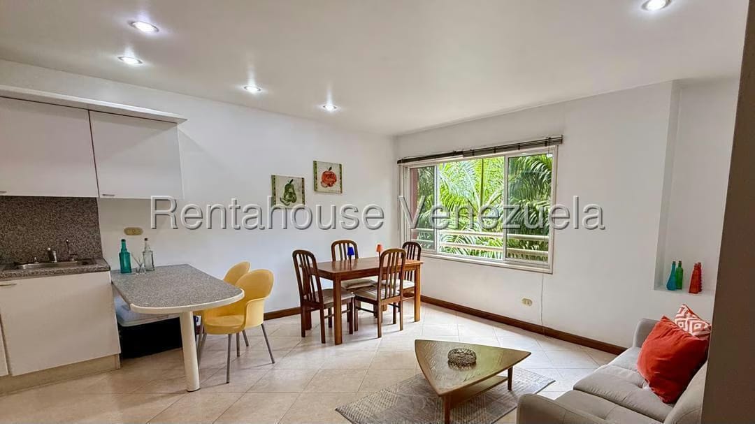 Apartamento (1 Nivel) en Alquiler en El Rosal, Distrito Metropolitano - 4