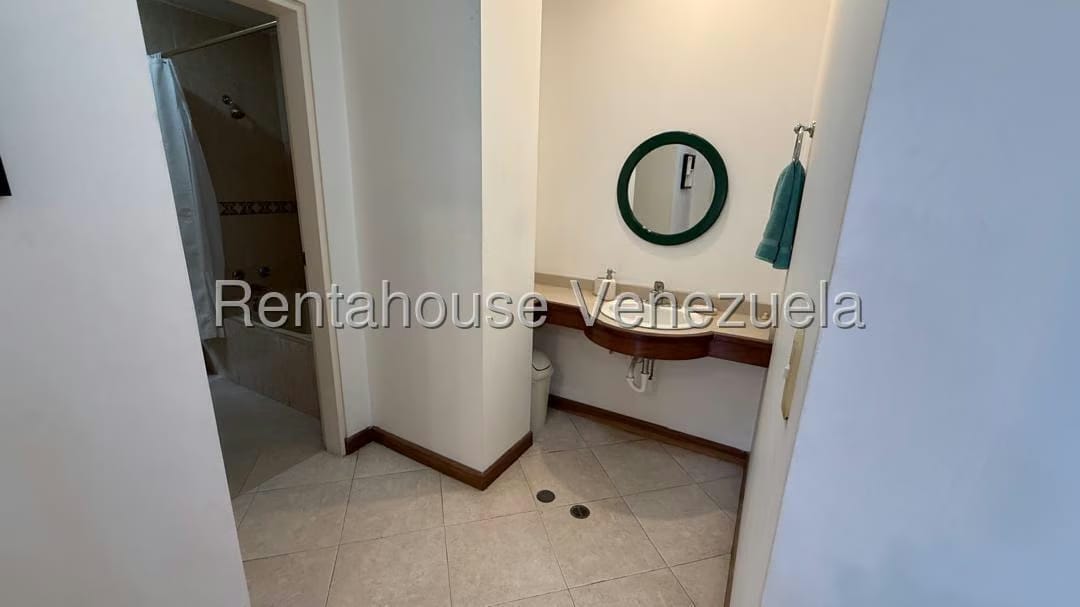 Apartamento (1 Nivel) en Alquiler en El Rosal, Distrito Metropolitano - 9